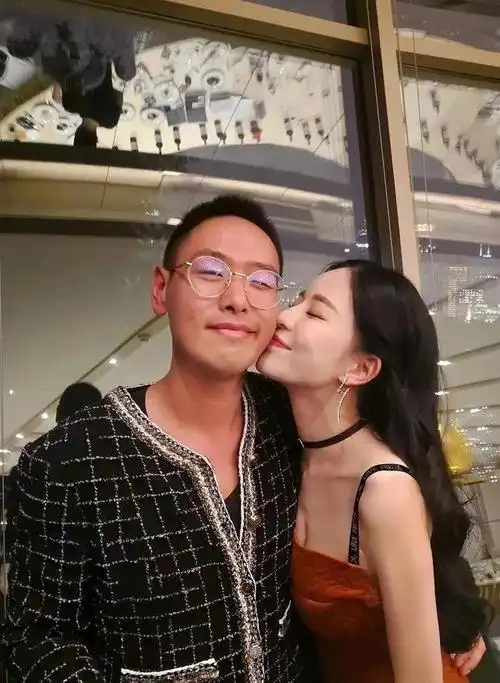 女人没手段别进这圈!从黄晓明富二代到韩东君,还有她没碰过的吗