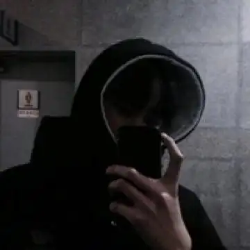 问:谁有伤感的男生qq头像?成熟点的