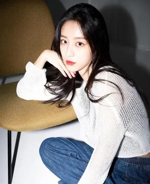 女生日常拍美照,解锁正确的手部姿势,人像拍摄更好看