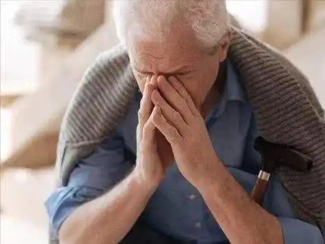 我心里有些憋屈,但还是抱着一丝希望,觉得弟弟可能是现在比较忙,过几