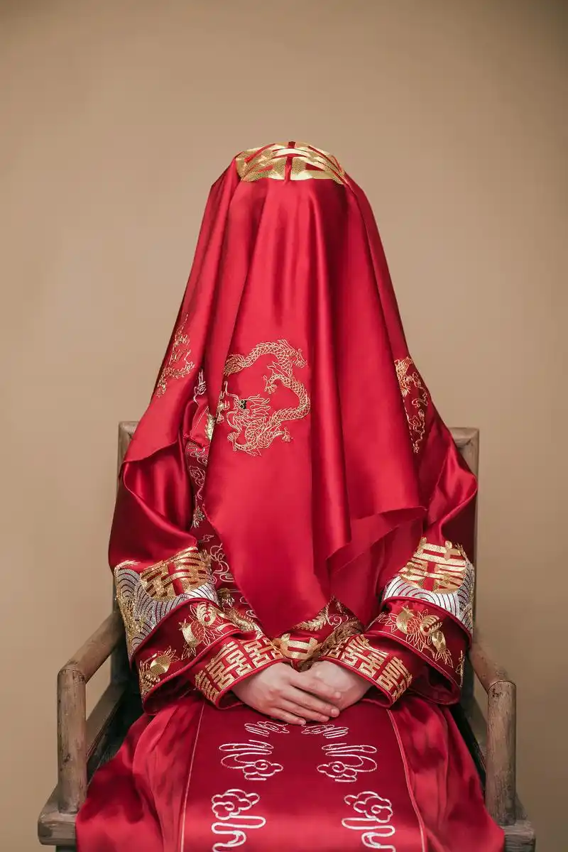 塔罗占卜:选择你最喜欢的那身嫁衣,测你在古代嫁给了谁