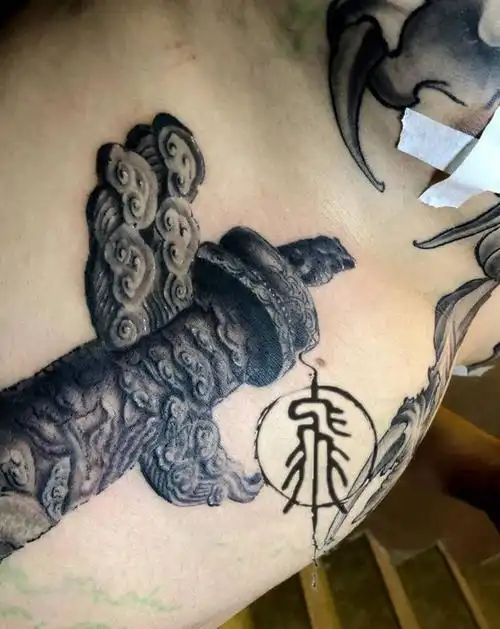 纹身师:千飞纹身店:飞刺青樱花臂纹身图片_手臂手部老传统点刺纹身