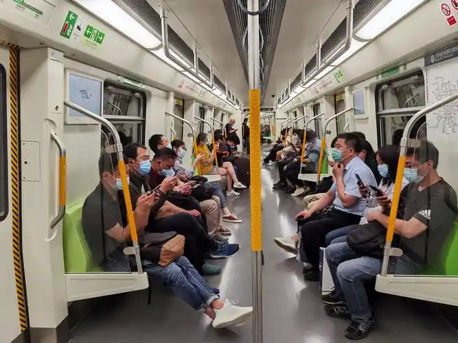 2021年北京地铁16号线车厢内