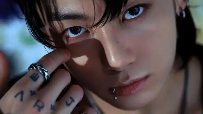 田柾国超话#田柾国#l戒指,耳钉,唇环蝴蝶与吉他你与梦想爱与奢望