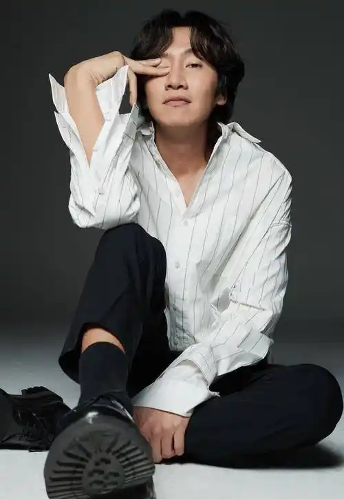 当时成员由刘在石,池石镇,金钟国,haha(河东勋),gary(姜熙建),宋仲基