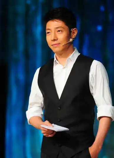 撒贝宁凡尔赛视频节目(主持人撒贝宁的个人资料简介) - 多学号