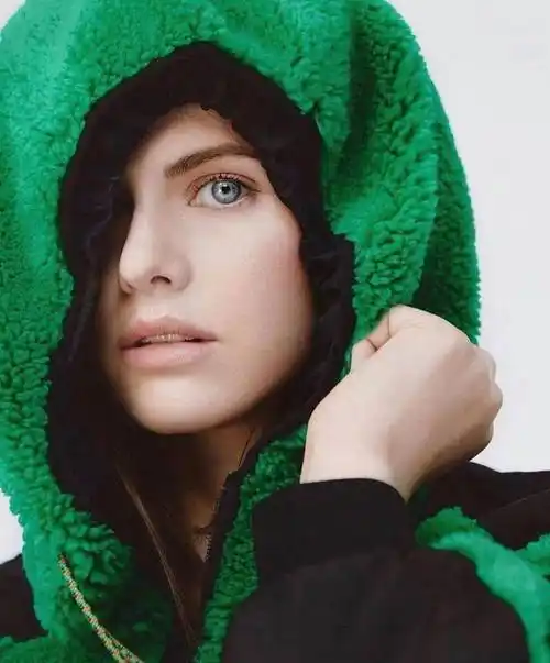 她被誉为"世界上最美的女人",拥有天使的面孔,魔鬼的身材_达里奥_血统