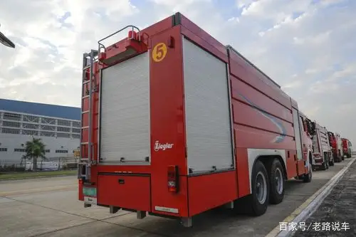石化类火灾的克星——奔驰齐格勒重型泡沫消防车