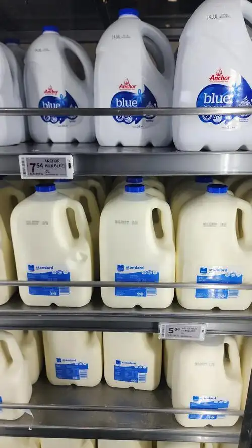 每次逛超市买牛奶的时候,从没见过老外拿安