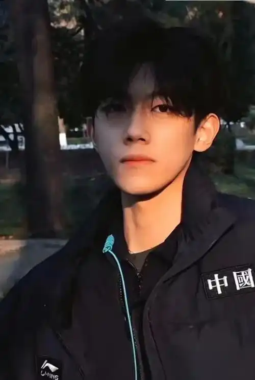 慕了14岁招入985少年班15岁参加最强大脑最近再获清华直博offer关键还