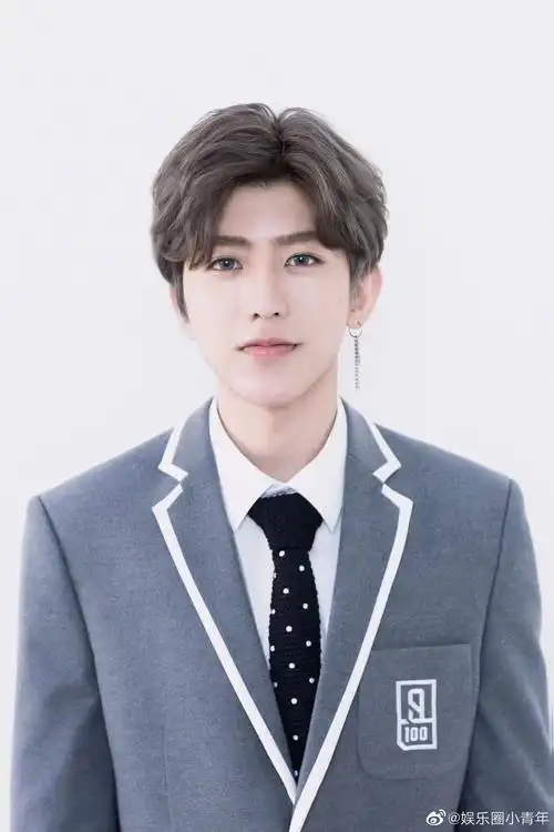 蔡徐坤用两年时间从个人练习生到青春制作人代表