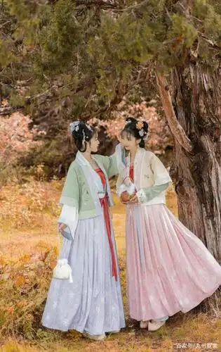 大波汉服闺蜜装来袭,赶快拉上你的闺蜜,来一场跨越千年的梦吧