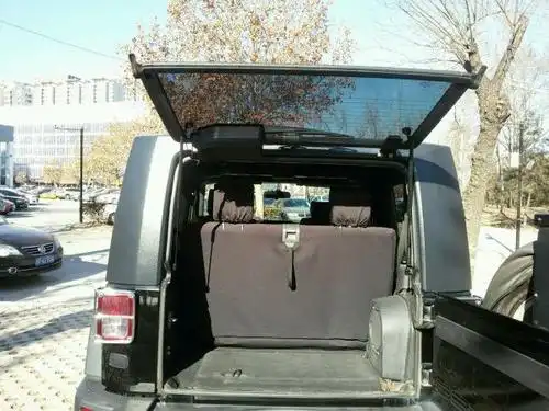 2008款 牧马人 3.8l at 四驱 两门 sahara