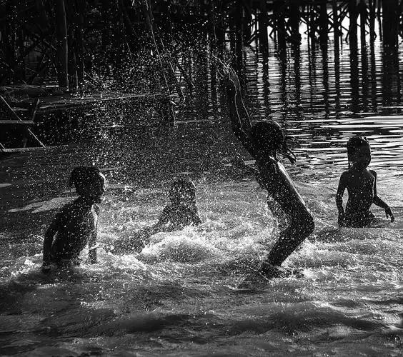 戏水- 人物类 摄影大赛2015 - 国家地理中文网