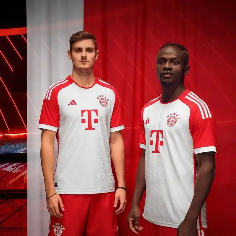 阿迪达斯 #拜仁慕尼黑 23/24赛季主场球衣正式发布!一 - 抖音