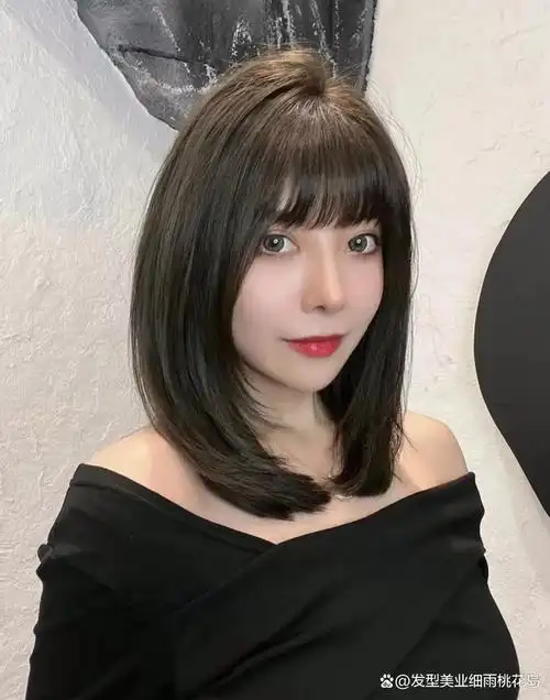 显高级感的锁骨发