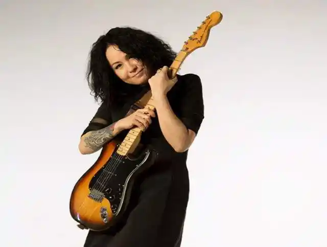 啤酒瓶刺穿左眼被司机拉进派出所罗琦的人生多疯狂就有多凄凉