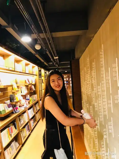 身高173体重140斤的女生的三围应该是多少