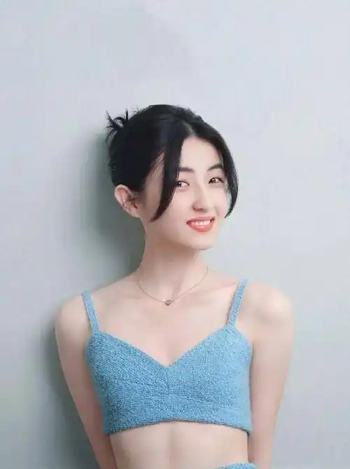 张子枫新剧上线,郭麒麟加盟助阵,看到海报造型后:熬夜也要追_作品