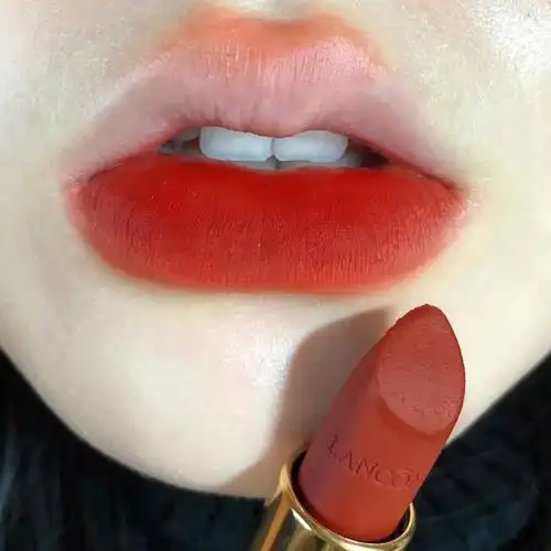 兰蔻小蛮腰1962021新品小蛮腰口红,花瓣切面,浮雕底座全新哑光质刎.