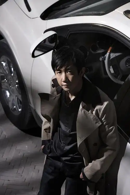 导演鄢颇大器早成 擅长拍摄女性题材(组图)