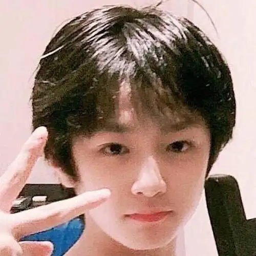 我会觉得用刘耀文小时候做头像的人很可爱