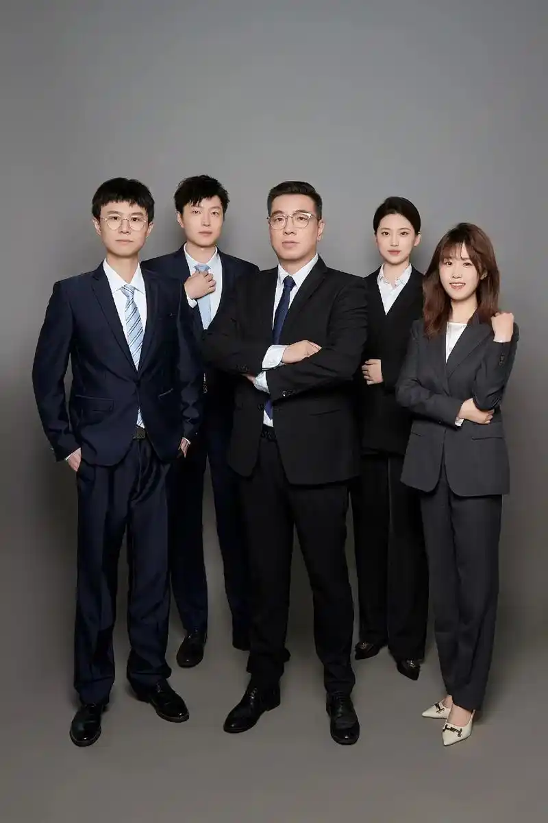 申创大家庭来咯 有问题找申创!#团队照 #合照 #团队精神 - 抖音