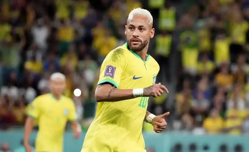 内马尔四年后还有戏?巴西队锋线人才济济却没超巨,梅西或成榜样