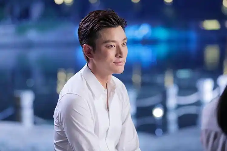 有新恋情了?贾乃亮深夜与好友聚餐,结束后开车带美女回家过夜