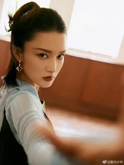 李沁头发太紧了##李沁眼睛被吊起来了