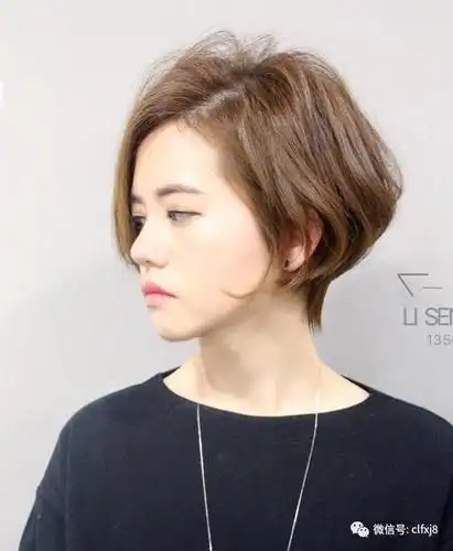 烫个齐脸短发卷发五一出游才能美美哒