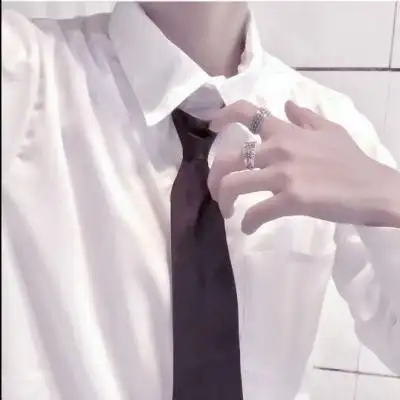 qq头像半身男生白衬衫