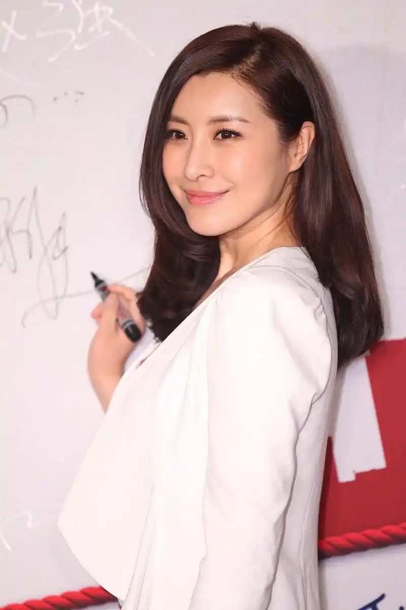 央视的主持人队伍中,有一对夫妻一直保持着低调,他们就是康辉和刘雅洁