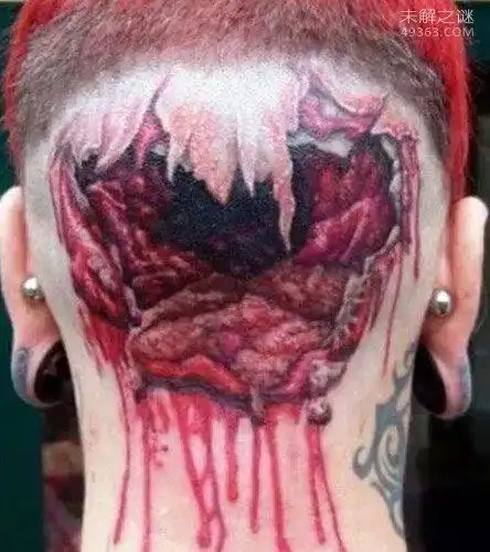 世界十大最疯狂的纹身美国女子展示肛门纹身