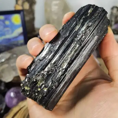 共生矿物黑碧玺原石柱子 天然黑碧玺原石 能力矿物原石 手握黑碧玺