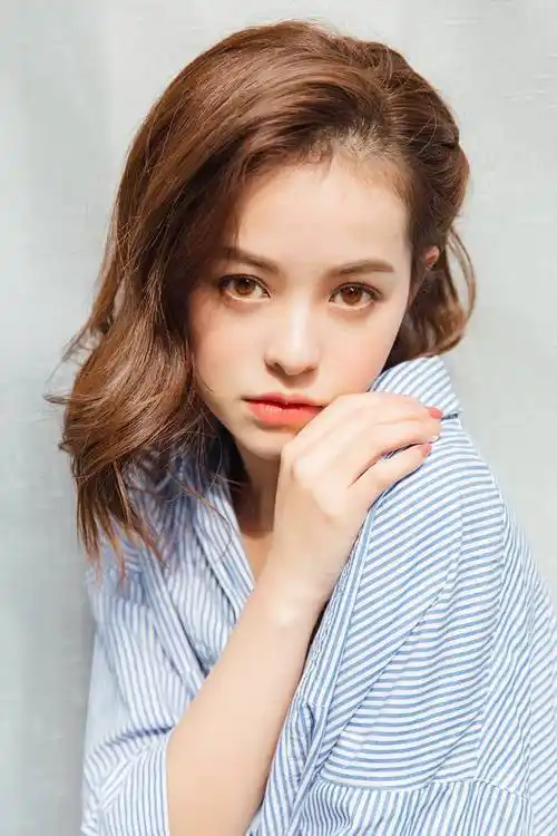 黄二疑爱格模特头像