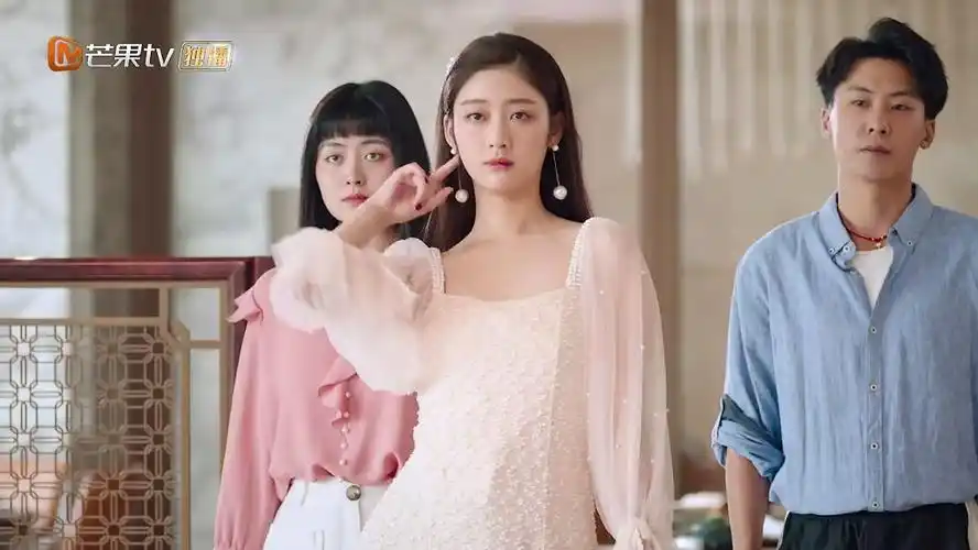 身为一个胖子拼接泡泡袖同款网纱钉珠圆圆纯色连衣裙女伊娃方领裙