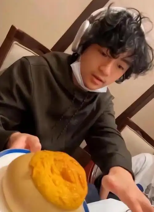 谢霆锋大儿子被传恋46岁女教练张柏芝被气到住院这也太疯狂了