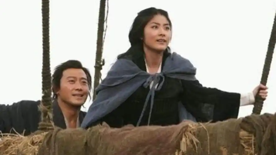 黎明和甄子丹主演根据梁羽生小说《七剑下天山》改编的古装武侠电影