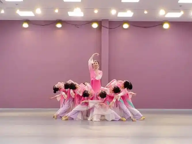 93希望疫情早日结束,可以自由跳舞.#中国舞  #古典舞  #舞蹈