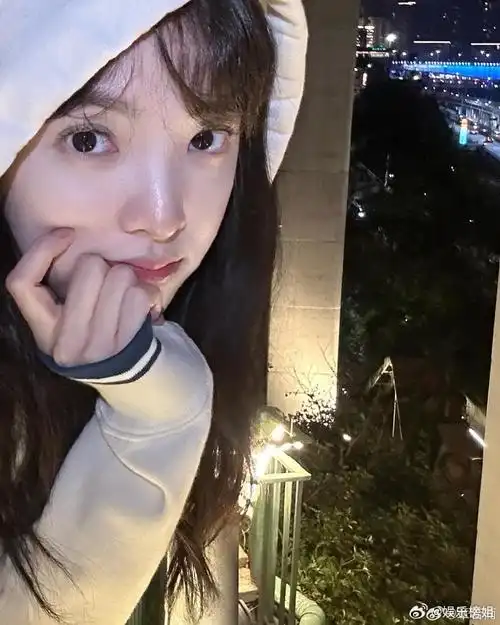 章若楠白开水伪素颜妆#章若楠最新营业照掉落~章若楠白开水伪素颜妆