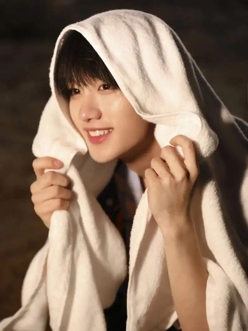 又是一波小丁的帅照_丁程鑫 奶萌奶萌的,可爱死了还有霸气侧漏的照片