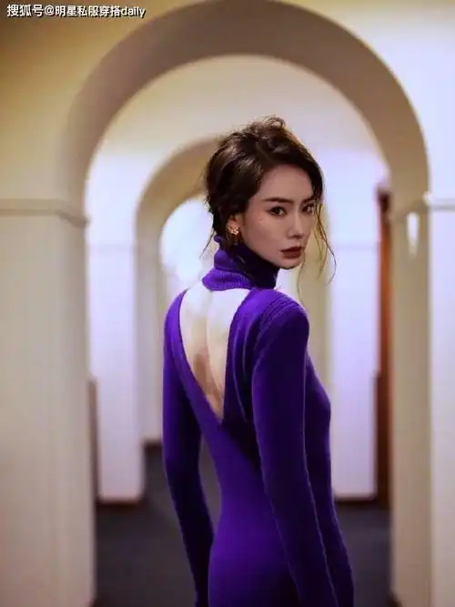 戚薇亮相浪姐录制现场短款羽绒服软萌雪地靴美得让粉丝尖叫