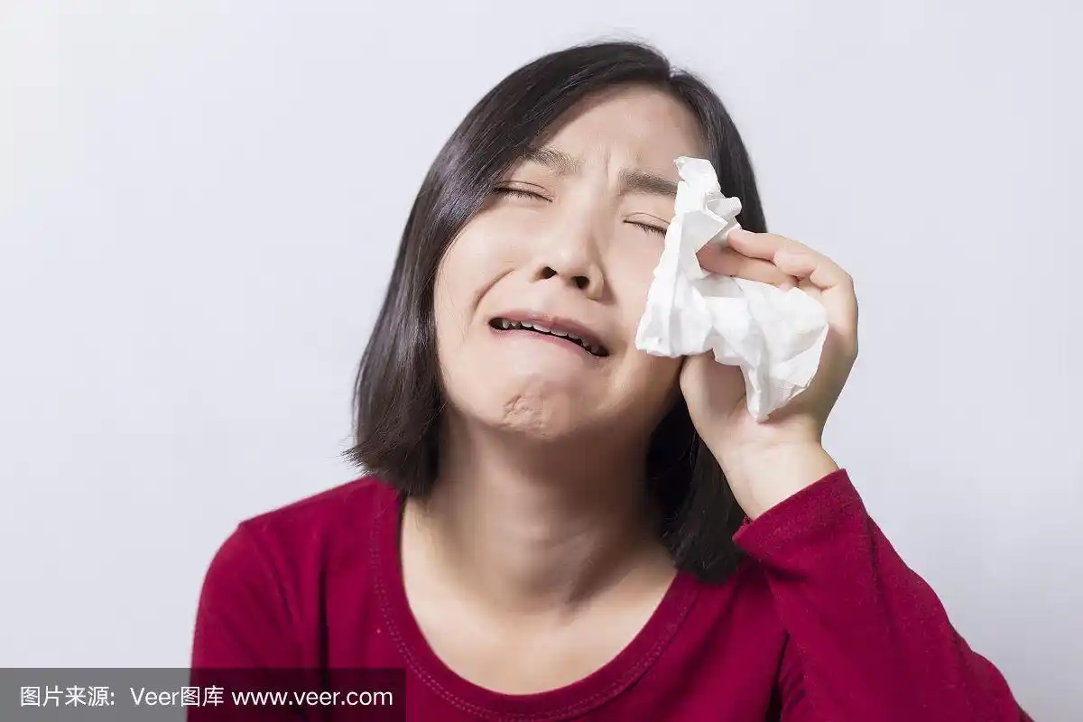 伤心的女人哭了