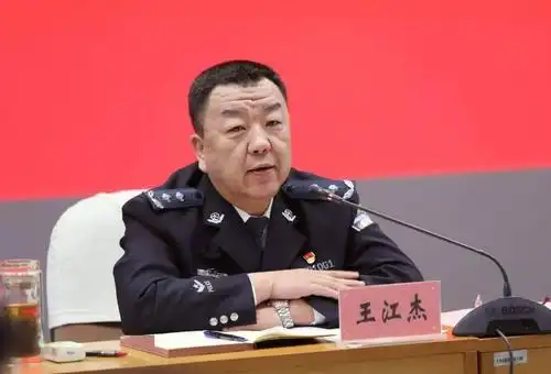 向群众汇报请公众评议