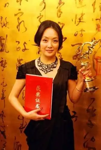 55岁郭金凤罕露面晒千万豪宅内景21岁演员女儿太像妈