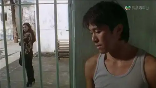 《喜剧之王》中,尹天仇为什么要付柳飘飘过夜钱?