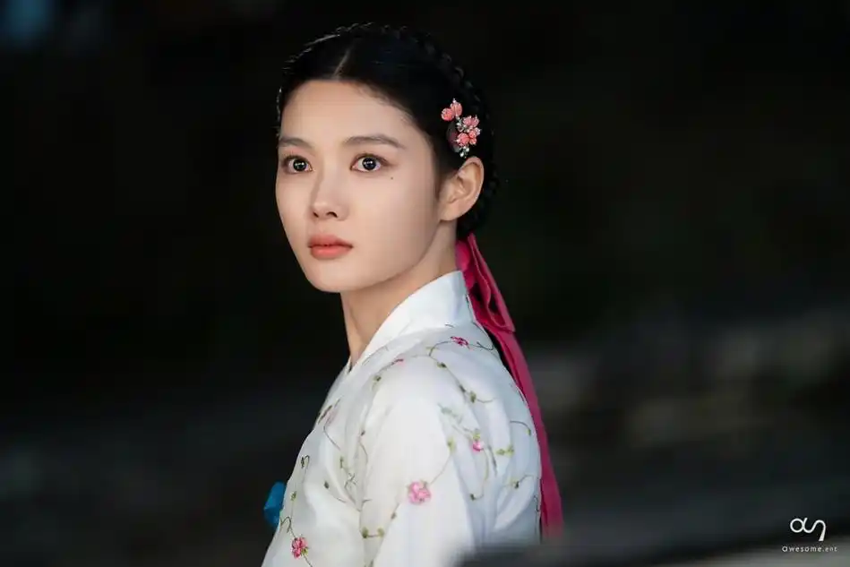 《与恶魔有约》金裕贞前世造型超仙!古装成长史,回顾10年来美貌