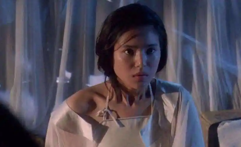 《火烧红莲寺》这一部电影,在剧中有一个场景是李若彤穿了一件白色的