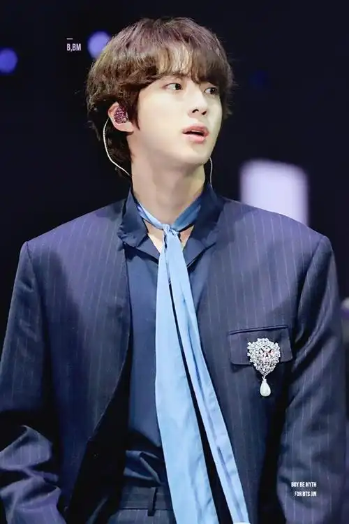 金硕珍一见倾心